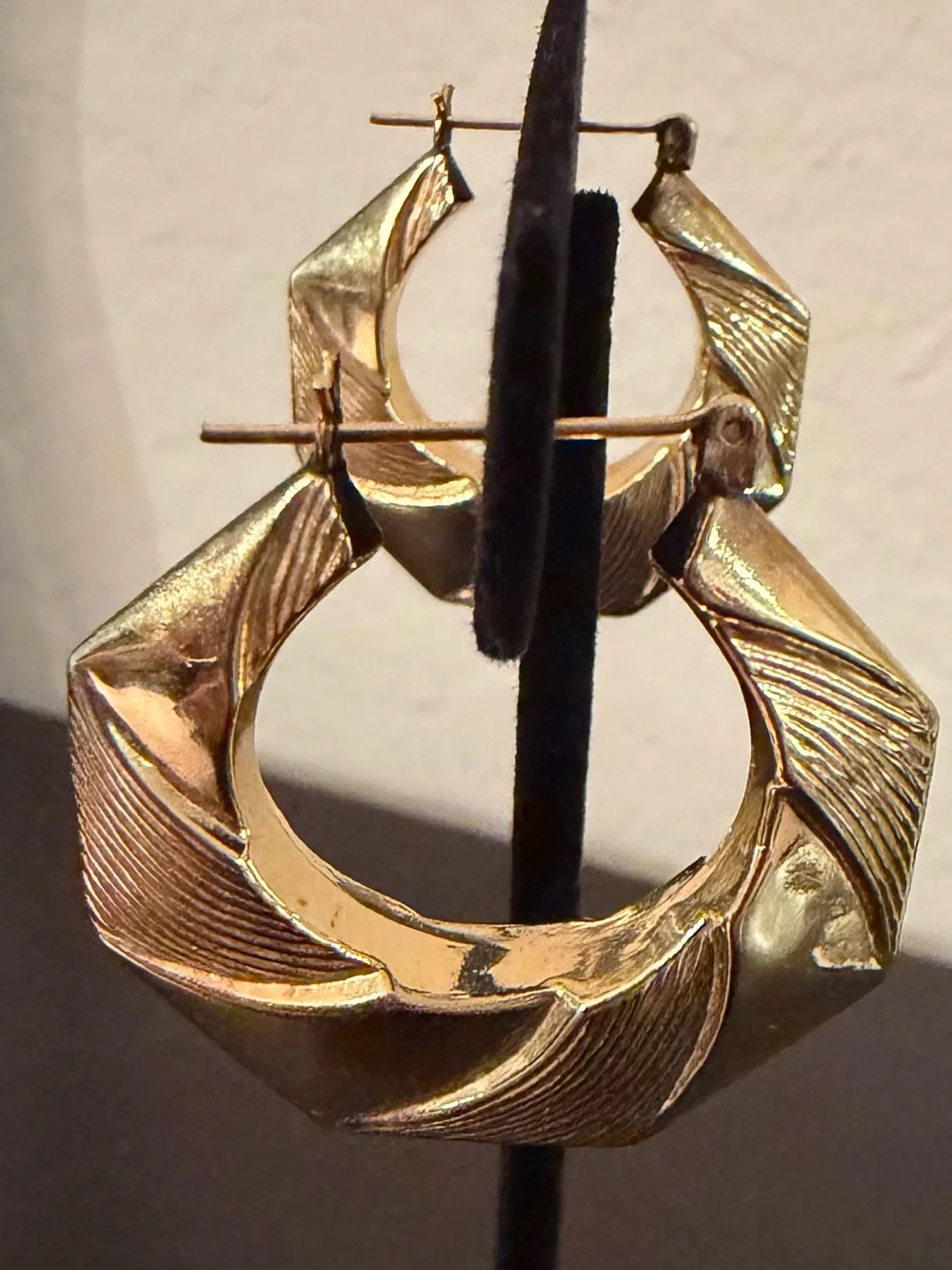 N/A elegant gold